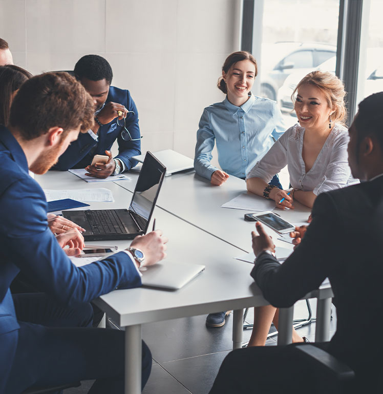 Groupe de collaborateurs en réunion